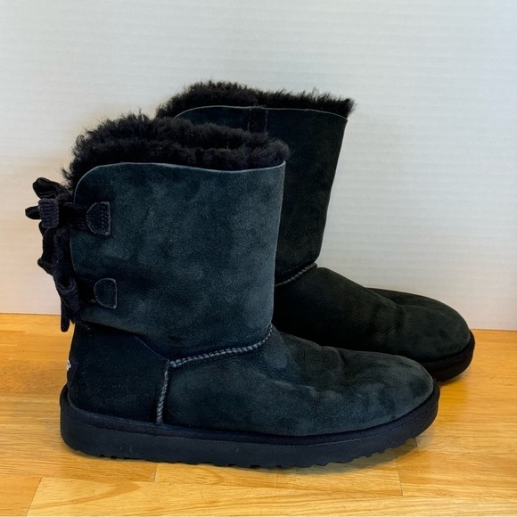 UGG Bailey Bow II Boot. Style#1094312. Size 8 - Picture 1 of 11